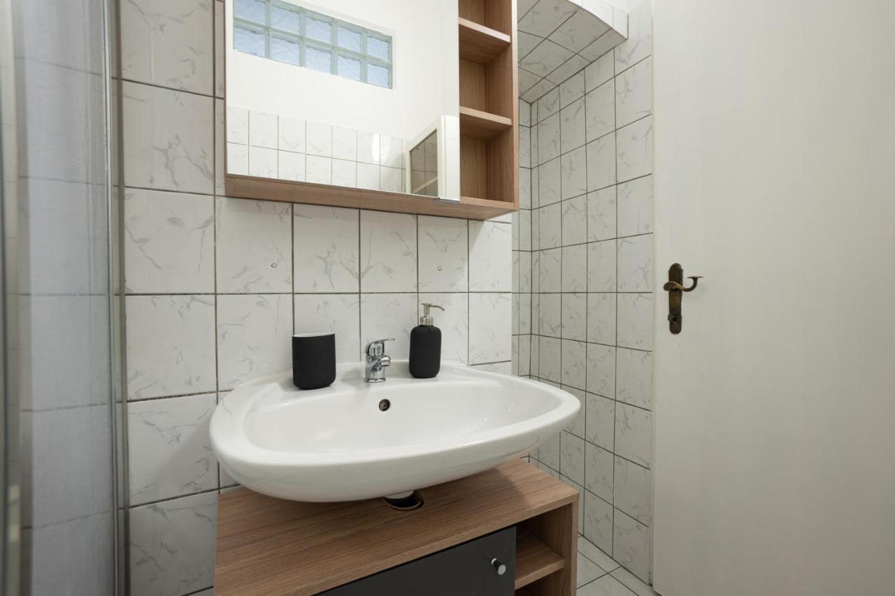 Lovely 1-Bedroom Apartment Next To Praterstern 비엔나 외부 사진