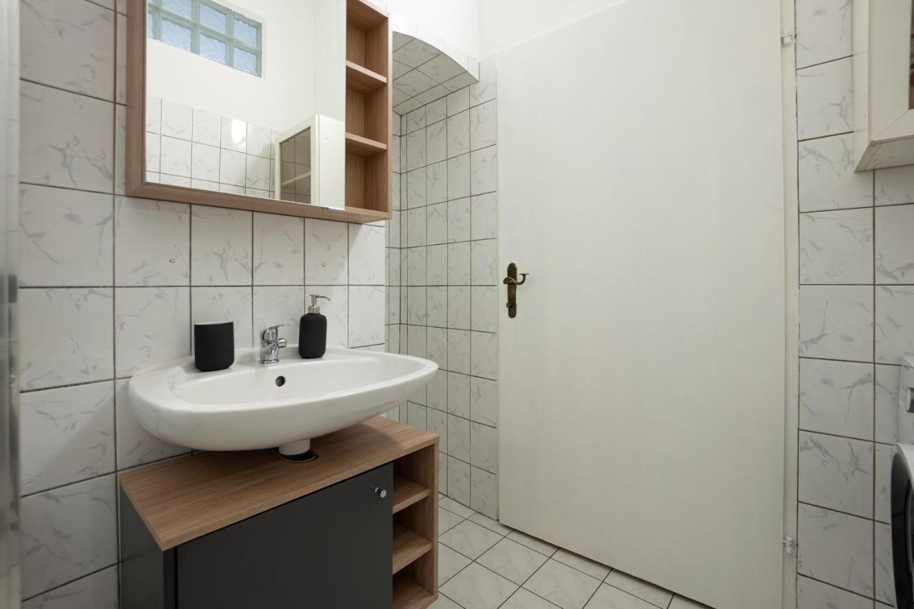 Lovely 1-Bedroom Apartment Next To Praterstern 비엔나 외부 사진