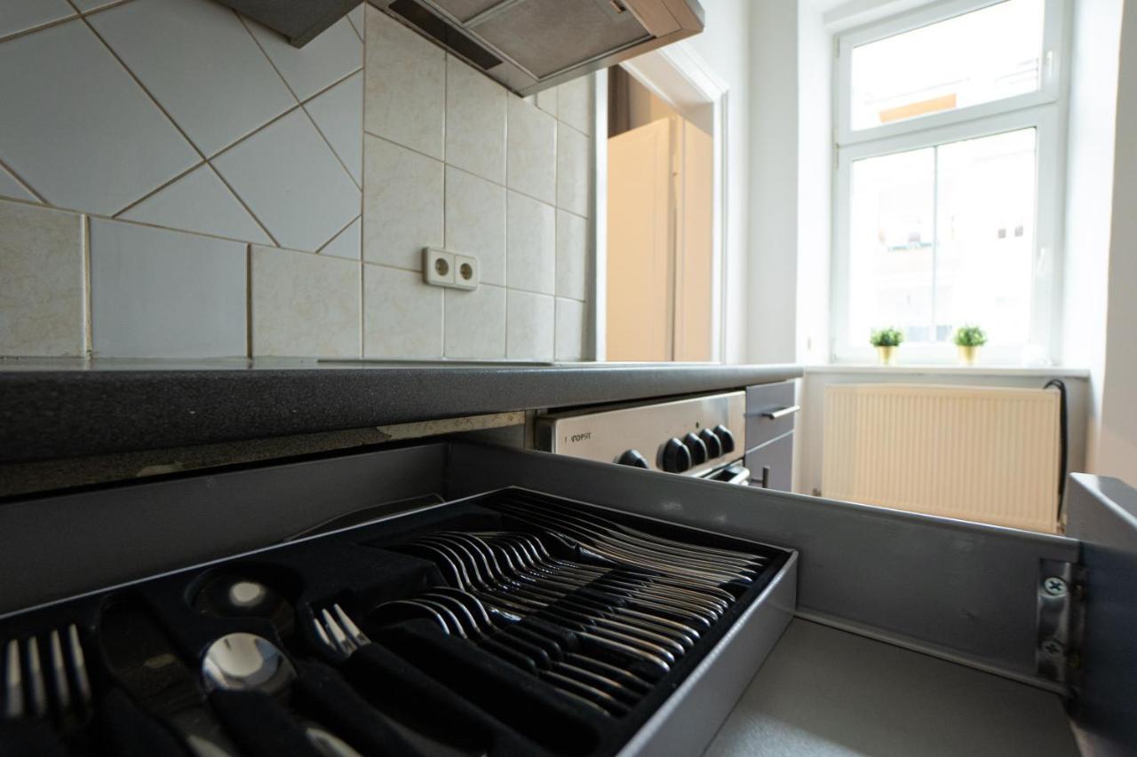 Lovely 1-Bedroom Apartment Next To Praterstern 비엔나 외부 사진